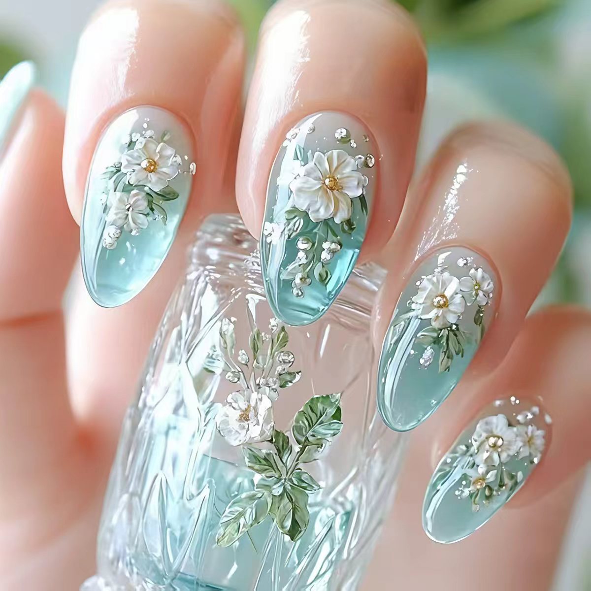 Pressed Flower Art - 女性・女の子向けミディアムサイズのフェイクネイル、半透明グラデーショングリーンカラー、花柄デザイン、フルカバー、プレスオン式人工ネイルアート