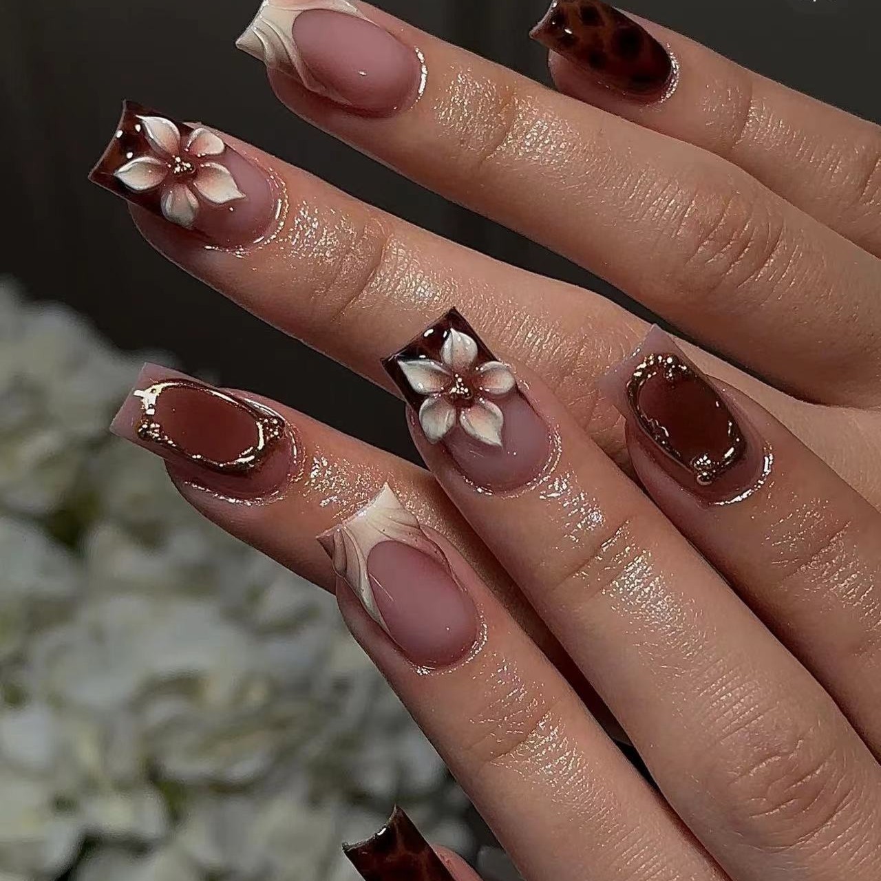 Pressed Flower Art - 女性用ショートスクエアフェイクネイル、ガールズファッションブラウンレオパード柄、3Dエンボスフラワーボウフレーム付きプレスオンアクリルつけ爪