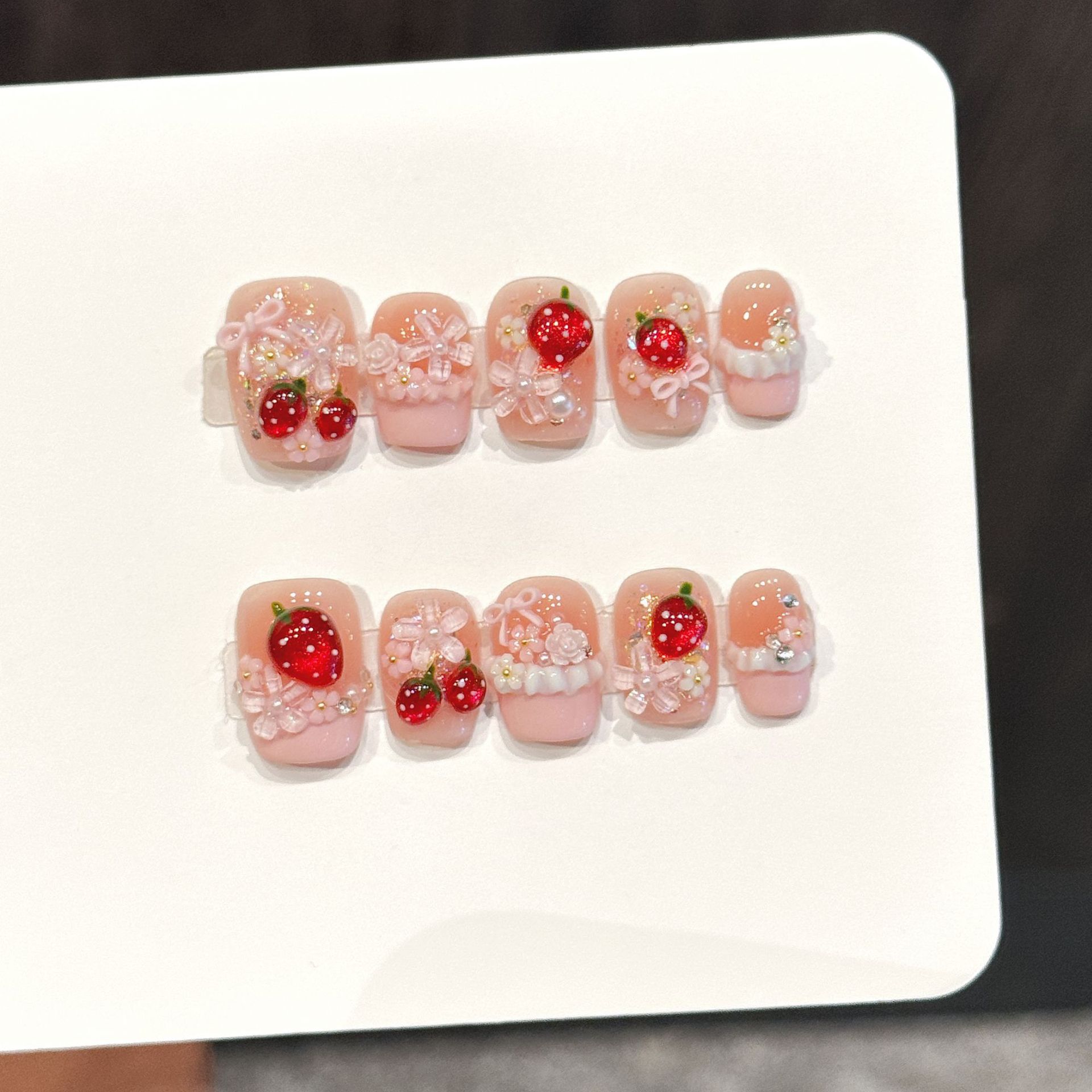 Pressed Flower Art - 10個入り キュートな赤いイチゴの付け爪 ピンクのリボン 花 パール装飾 フレンチ