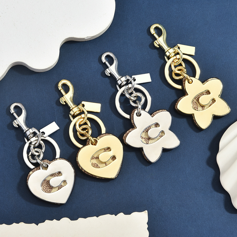モノグラムハートフラワーバッグチャームレザーシグネチャーキャ - Monogram Keychain Leather のレビューと価格