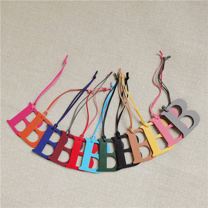 英語のアルファベットA B C D E F Gの牛革PUレザ - Monogram Keychain Leather のレビューと価格