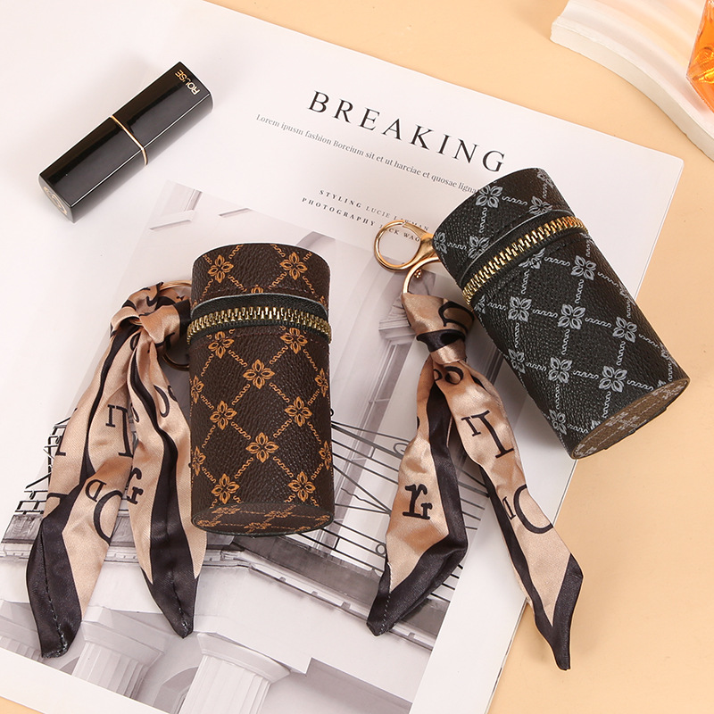 スカーフ柄リップスティックキーホルダー、ミニPUレザーホルダ - Monogram Keychain Leather のレビューと価格