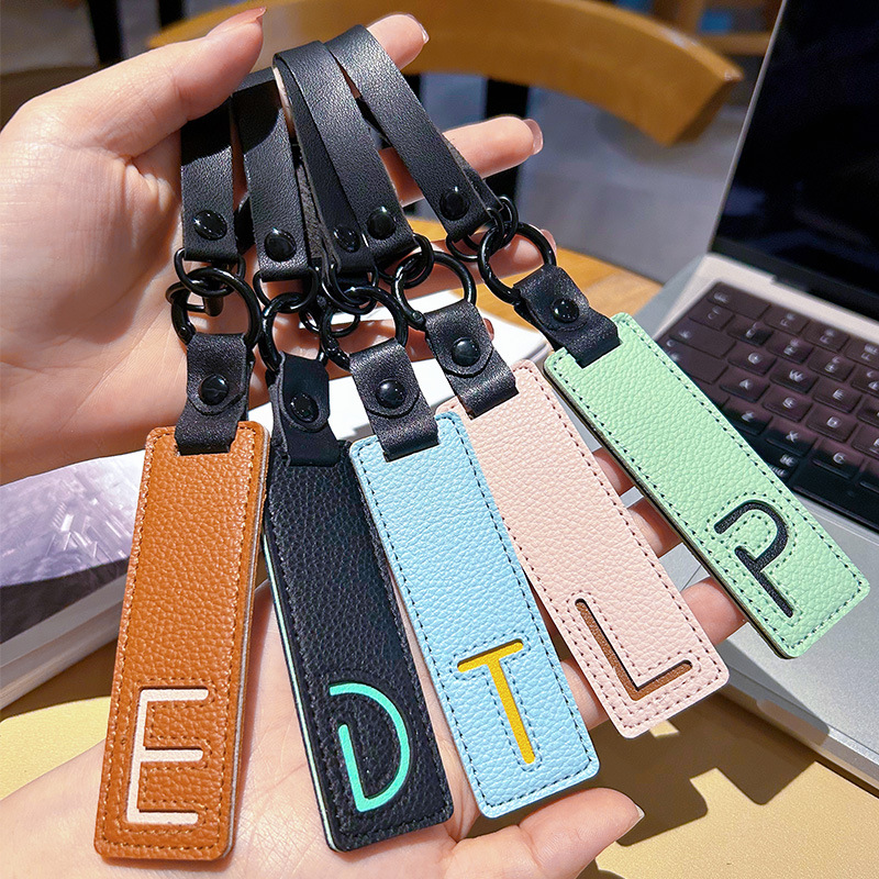 クラシック Pu レザーキーホルダー A-Z 26 イニシャ - Monogram Keychain Leather のレビューと価格
