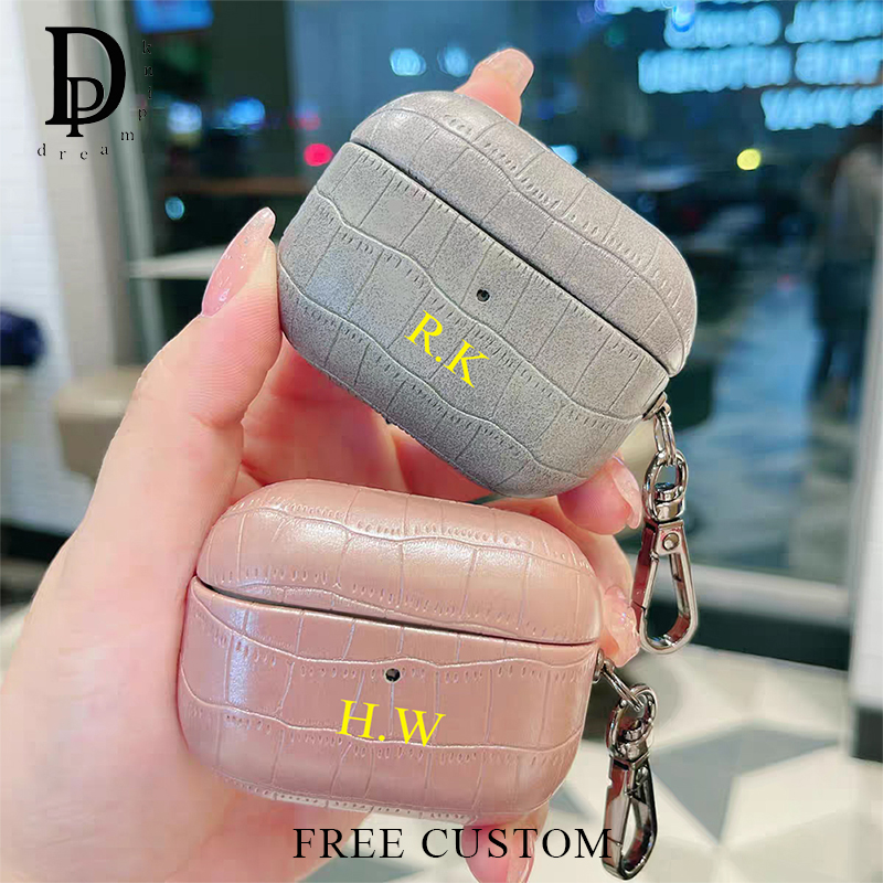 パーソナライズされた名前のクロコダイルレザーケース,キーホル - Monogram Keychain Leather のレビューと価格
