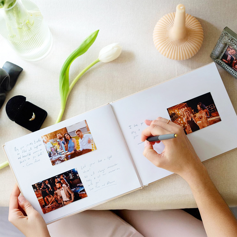 パーソナライズされたゲストブックフォトアルバム、婚約・記念日 - Custom Photo Book のレビューと価格