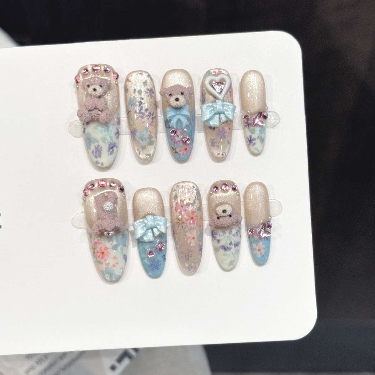 10個入り純手作りオーバルネイルアート、青い花柄の小さなクマ - Pressed Flower Art のレビューと価格