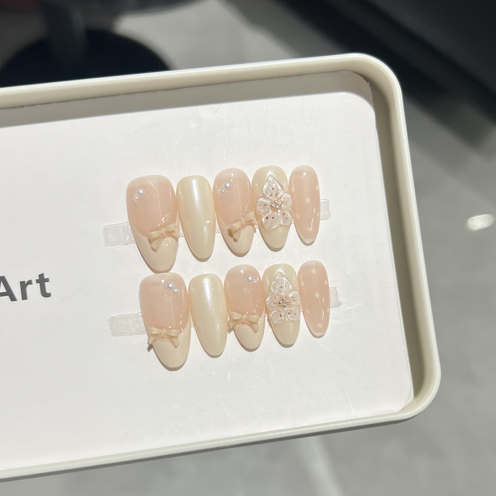 10個入り ミルキーヌード 優しい手作り付け爪 フレンチボウ - Pressed Flower Art のレビューと価格